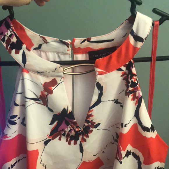 Beautiful top - Picture 2 of 5